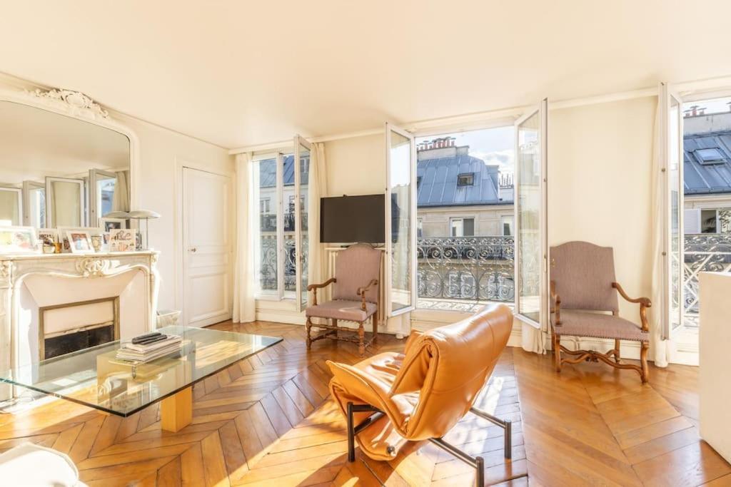 Beautiful Flat 3 Bedrooms In 9th Arrondissement *